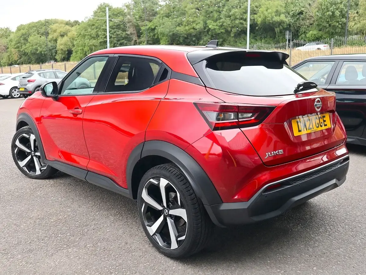 Used Nissan Juke Tekna 115 HP (84 kW) 2021 Red SUV