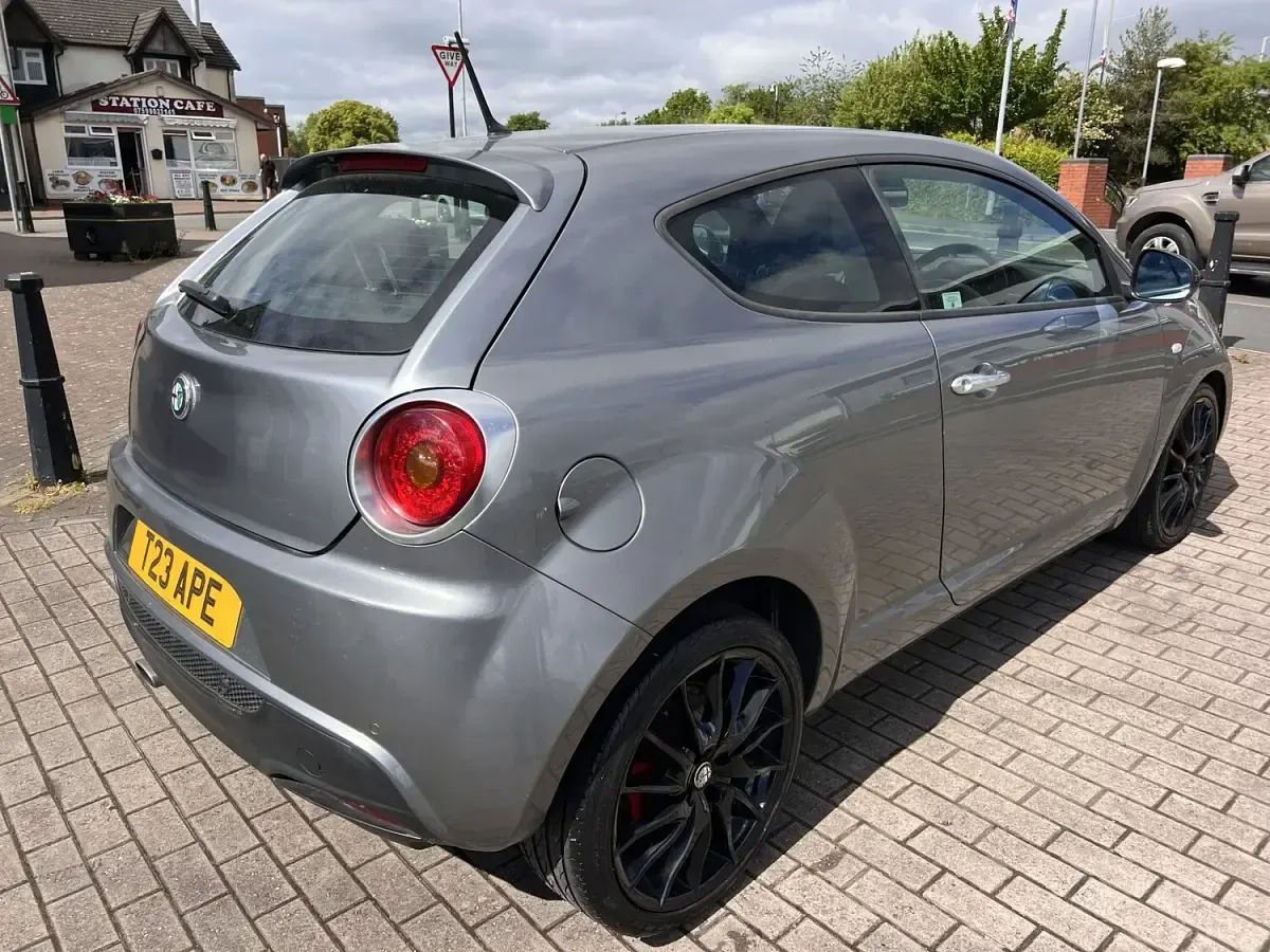 Used Alfa Romeo MiTo Distinctive 120 HP (88 kW) 2013 Grey Hatchback