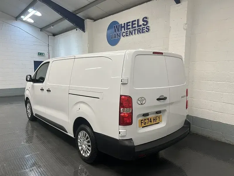 Used Toyota Proace 143 HP (105 kW) 2024 White MPV