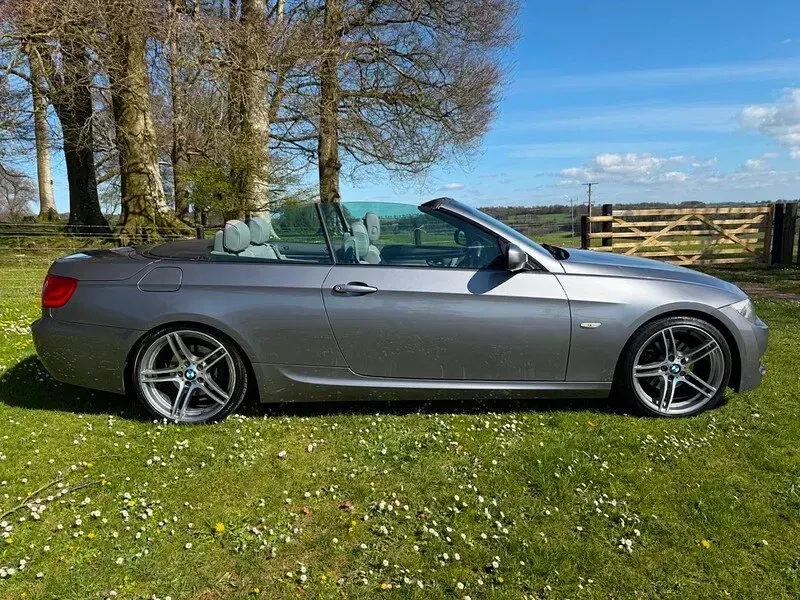 Begagnad BMW 320 Cabriolet Sport Line 184 HK (135 kW) 2012 Grå Cab