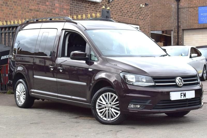 Purple Used 2018 VW Caddy Maxi Life S MPV | £13,750 (Good price) - Image 1/4