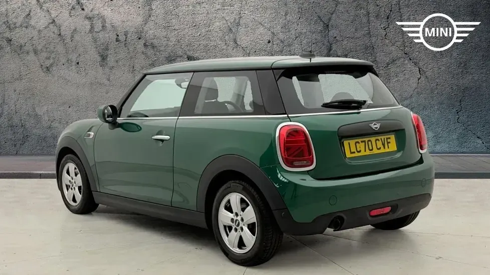 Second-hand Mini ONE Classic 101 CP (74 kW) 2020 Verde Hatchback