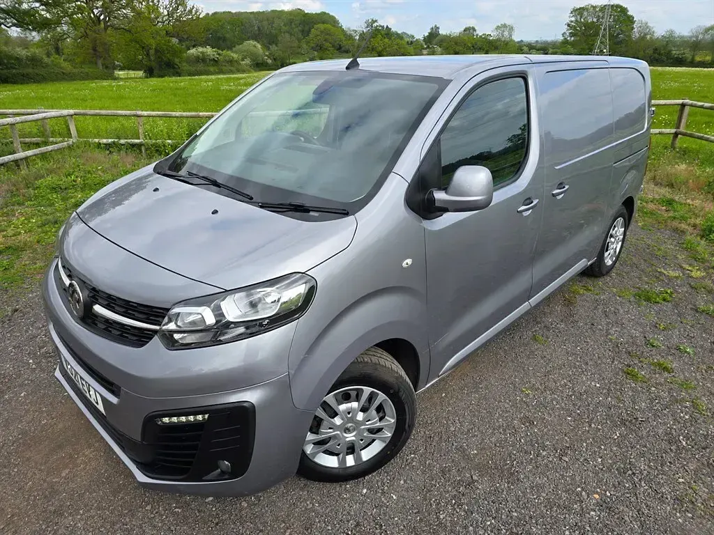 Usado Vauxhall Vivaro Sportive 120 HP (88 kW) 2021 Cinzento Monovolume