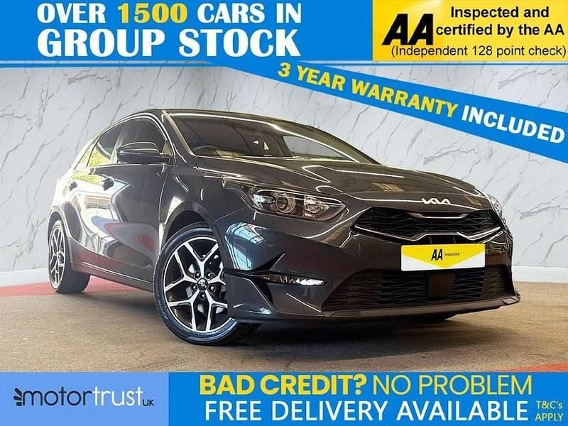 Usado Kia Ceed 158 HP (116 kW) 2023 Cinzento Citadino
