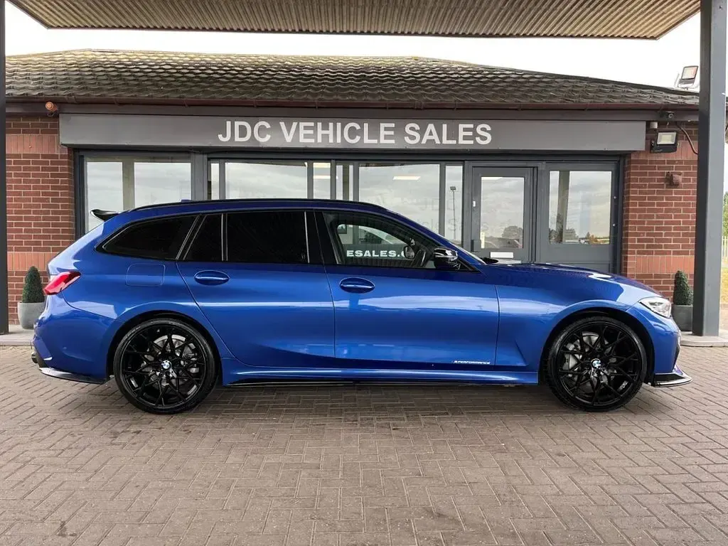 Used BMW 330 M Sport 288 HP (211 kW) 2022 Blue Estate