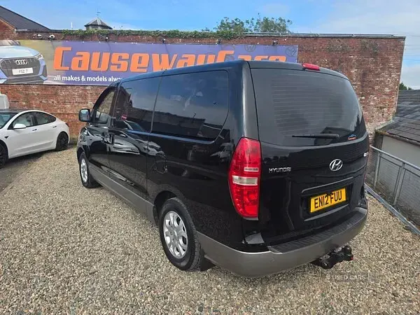 Used Hyundai I800 Style 134 HP (98 kW) 2012 Black MPV