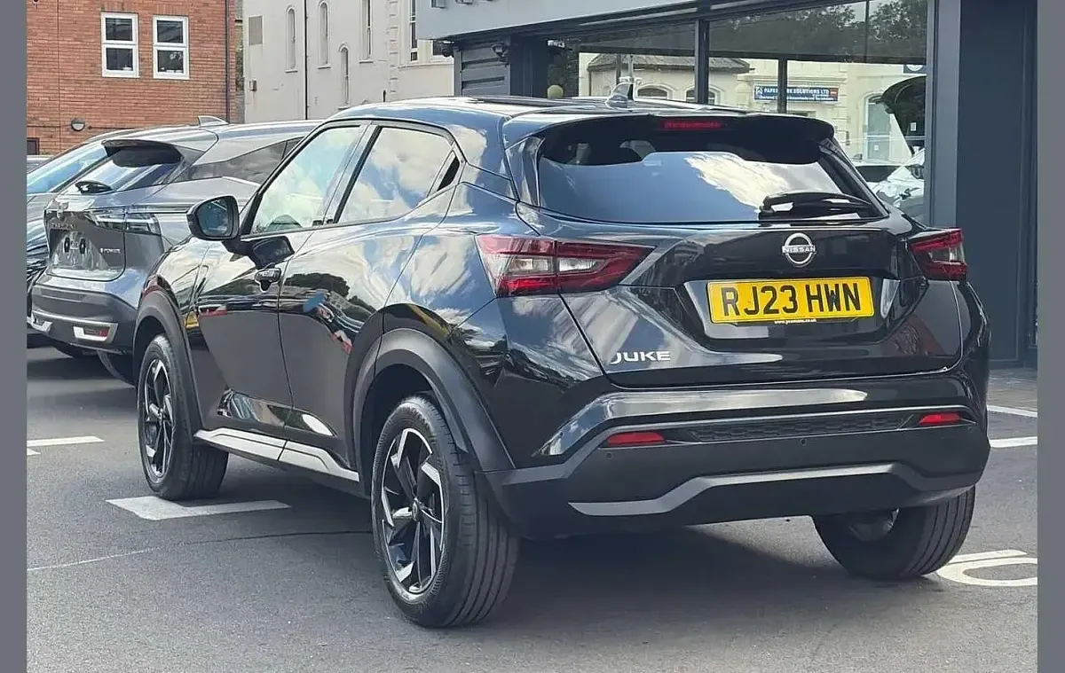 Used Nissan Juke N-Connecta 112 HP (82 kW) 2023 Black SUV