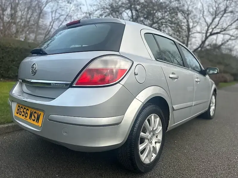 Used Vauxhall Astra Design Edition 2006 Silver Hatchback