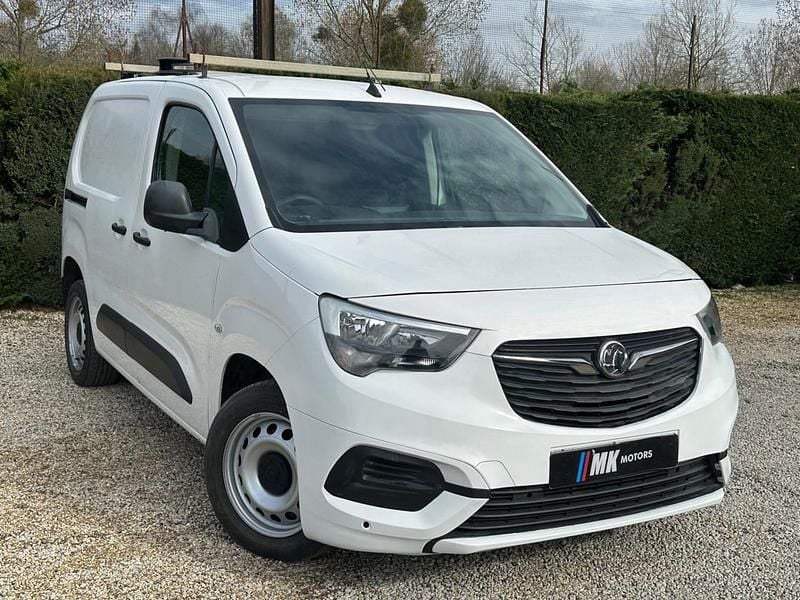 Used Vauxhall Combo Edition 100 HP (73 kW) 2019 White MPV