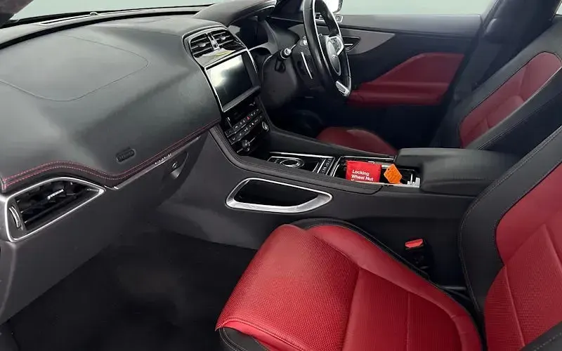 Usado Jaguar F-Pace Chequered Flag 180 CV (132 kW) 2020 Negro SUV