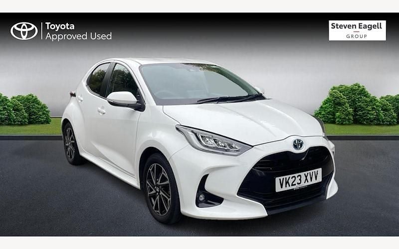 Used 2025 Toyota Yaris Hybrid Design Hatchback | £18,456 (Good price) - Image 1/3