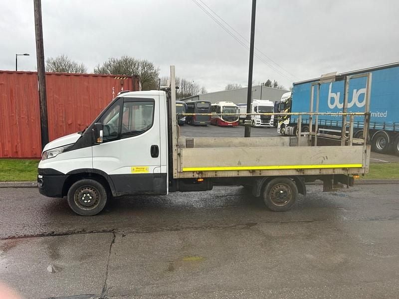 Usado Iveco Daily 135 HP (99 kW) 2018 Branco Van