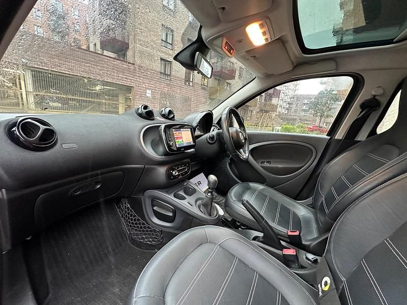 Used Smart ForFour Premium 2017 Black Hatchback