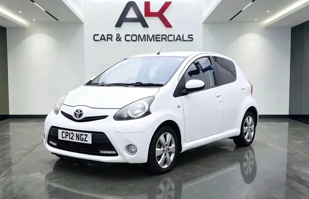 Used Toyota Aygo 67 HP (49 kW) 2012 White Hatchback