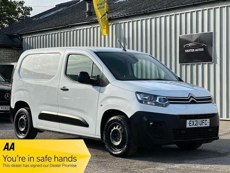 White Used 2021 Citroën Berlingo MPV | £8,490 (Super price) - Image 1/2