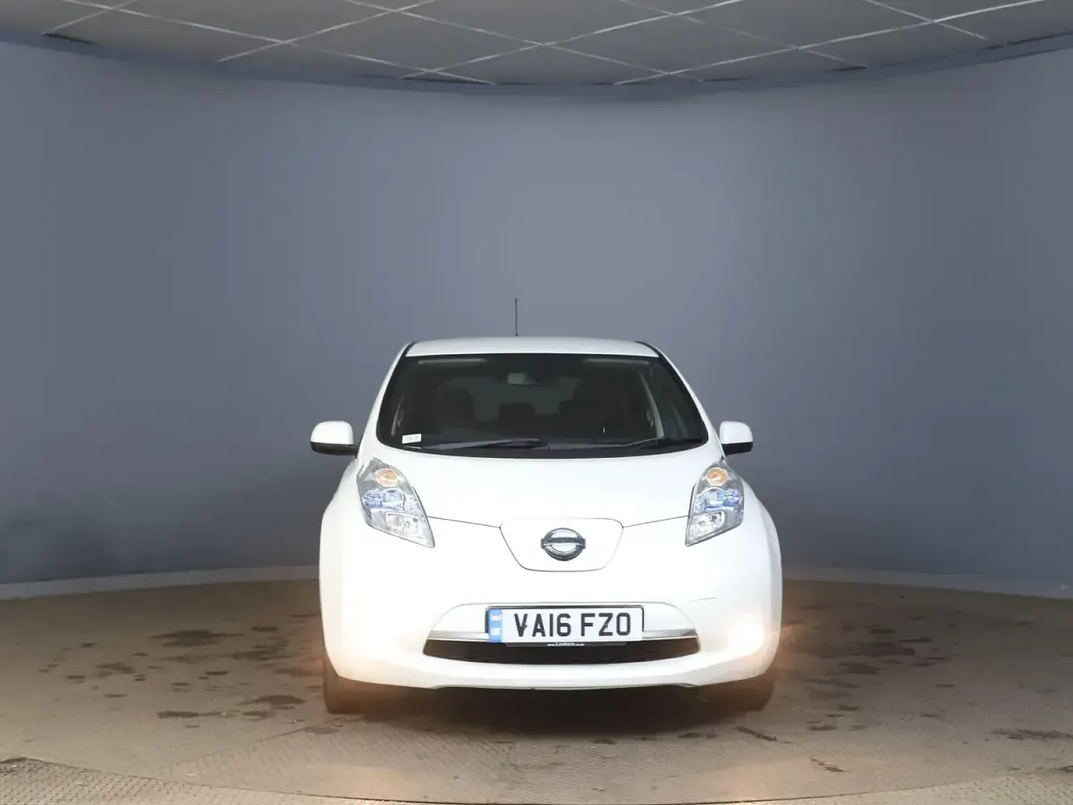 Used Nissan Leaf Tekna 80 kW (109 HP) 2016 White Hatchback