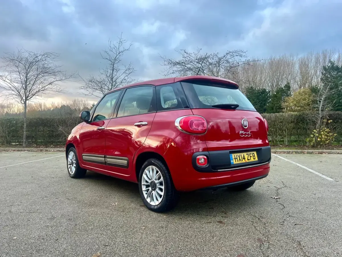 Usado Fiat 500L Lounge 105 HP (77 kW) 2014 Vermelho Monovolume