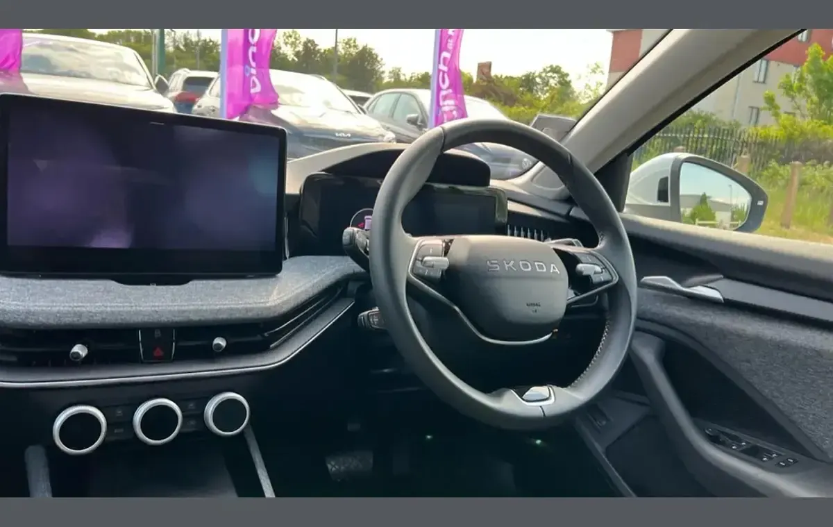 Used Skoda Superb SE Technology 200 HP (147 kW) 2025 White Estate