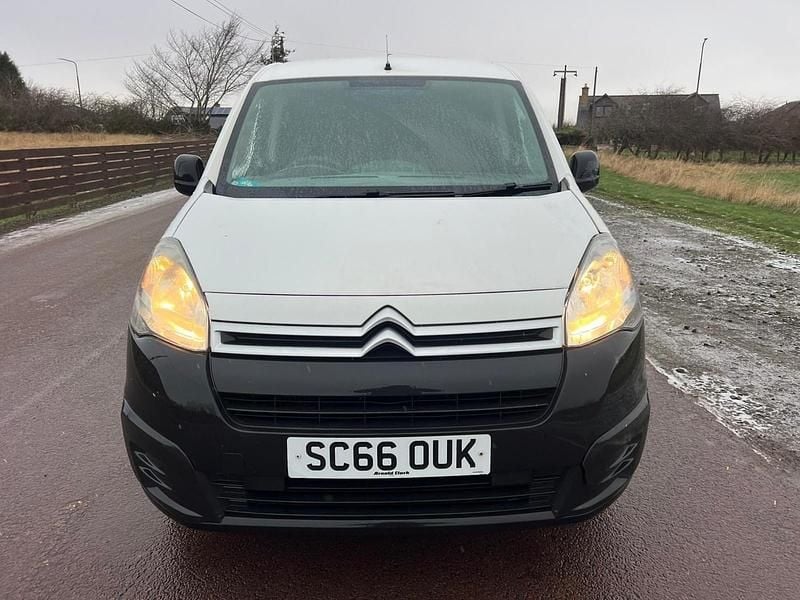 Used Citroën Berlingo 100 HP (73 kW) 2017 White MPV