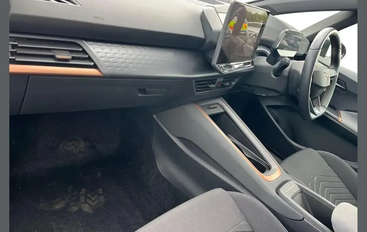 Usado Cupra Born e-Boost 169 kW (231 CV) 2024 Gris Utilitario