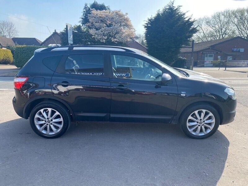 Black Used 2013 Nissan Qashqai 360º SUV | £3,999 (Expensive) - Image 1/4