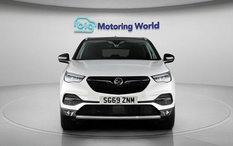 Used Vauxhall Grandland X Design Edition 131 HP (96 kW) 2019 White SUV