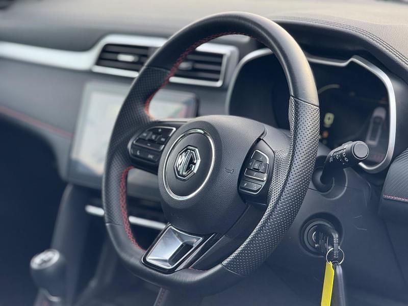 Used MG ZS Exclusive 106 HP (77 kW) 2023 Red SUV