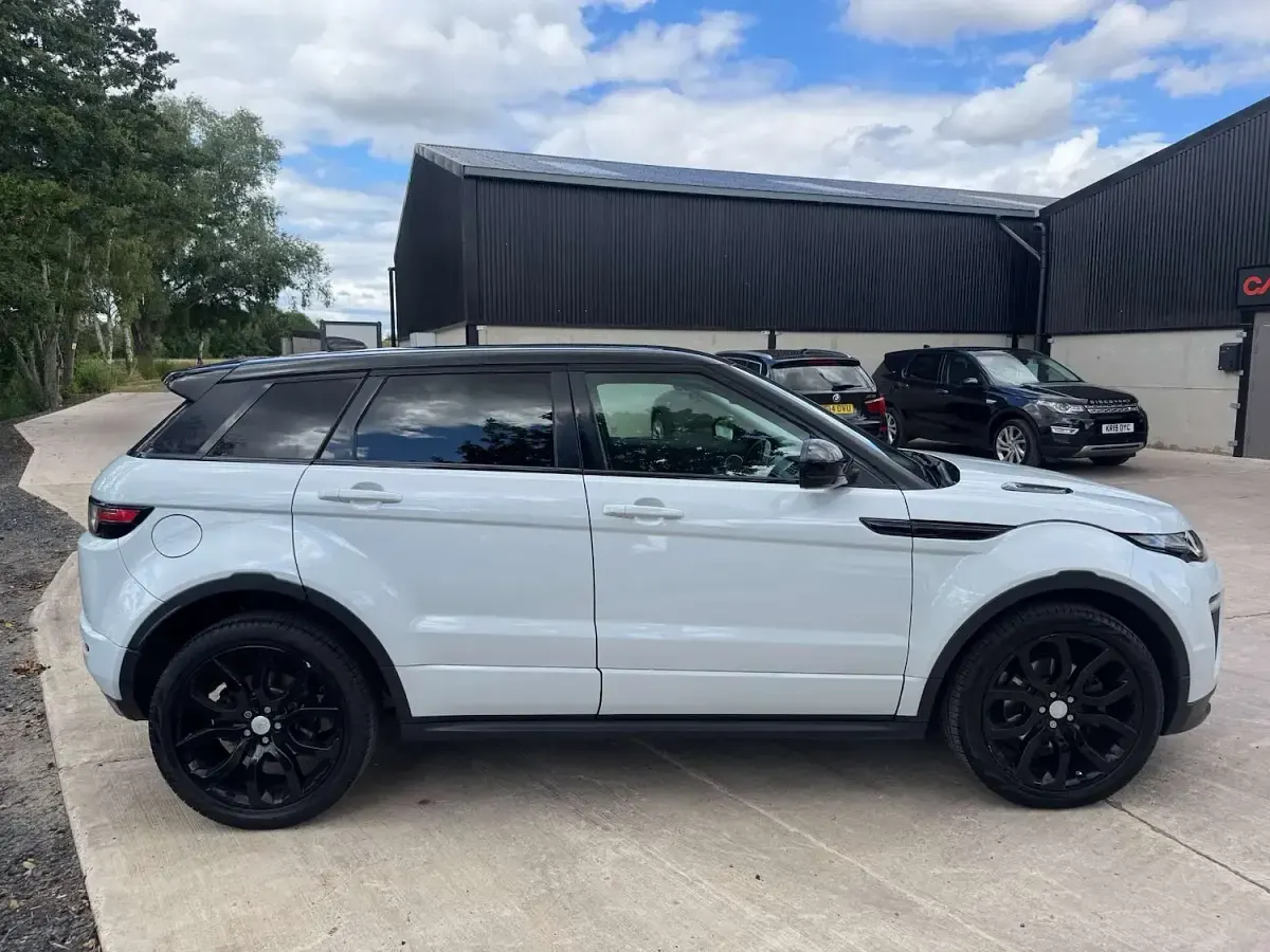 Used Land Rover Range Rover evoque HSE Dynamic 2016 White Estate