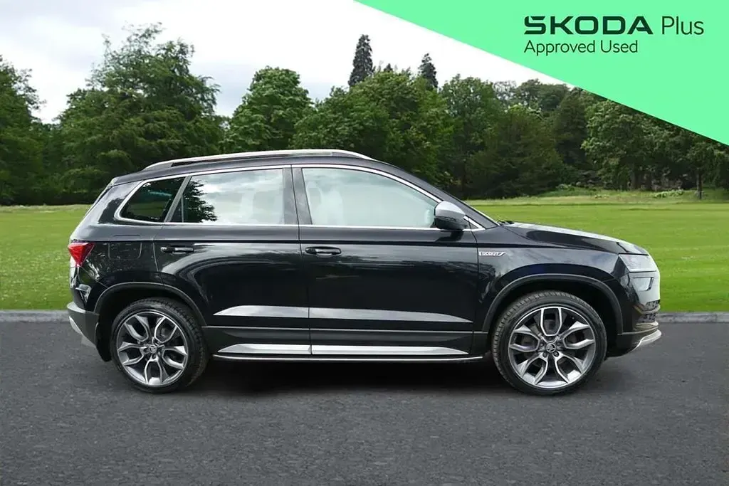 Usado Skoda Karoq Scout 4x4 147 CV (108 kW) 2019 Negro SUV