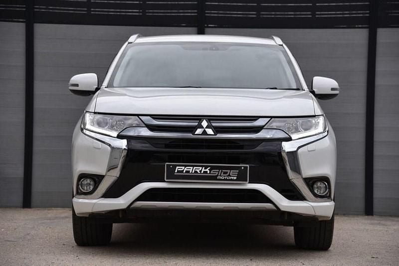 Used Mitsubishi Outlander P-HEV 200 HP (147 kW) 2017 White SUV