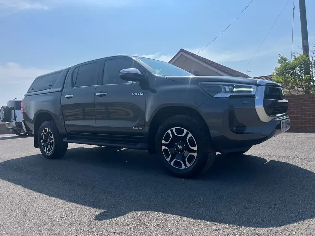 Used Toyota HiLux 150 HP (110 kW) 2022 Grey Pickup