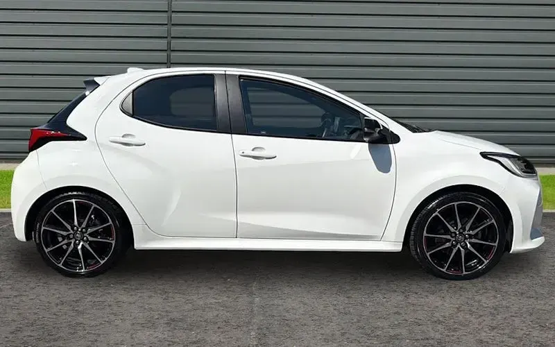 Used Toyota Yaris Sport 116 HP (85 kW) 2023 White Hatchback