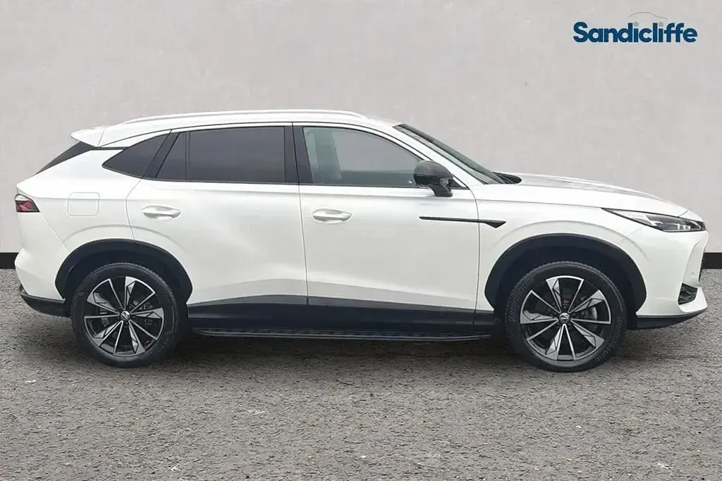 Used MG HS Trophy 2025 Solid  arctic white SUV