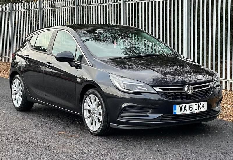 Black Used 2016 Vauxhall Astra Hatchback | £4,250 (Good price) - Image 1/4