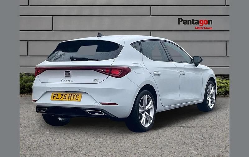 Used Seat Leon FR 200 HP (147 kW) 2025 White Hatchback