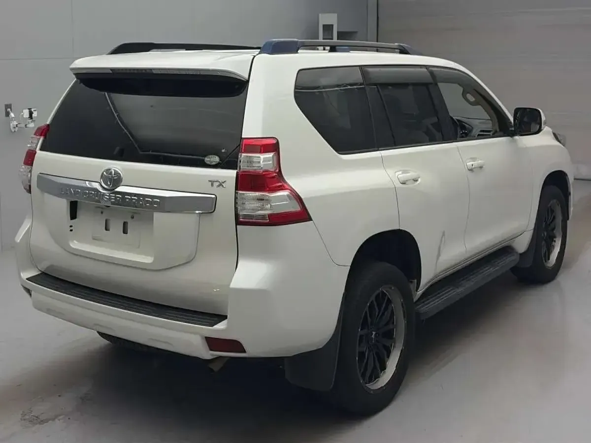 Used Toyota Land Cruiser TX 272 HP (200 kW) 2016 White SUV