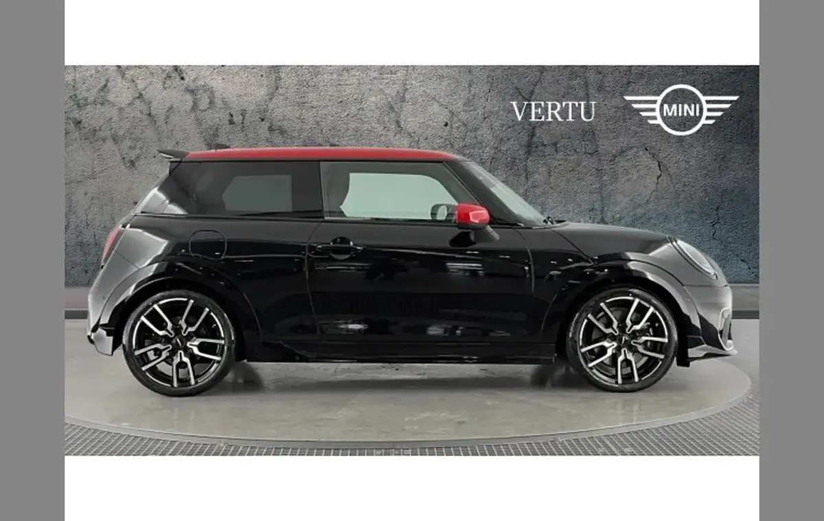 Used Mini Cooper Sport 200 HP (147 kW) 2024 Black Hatchback