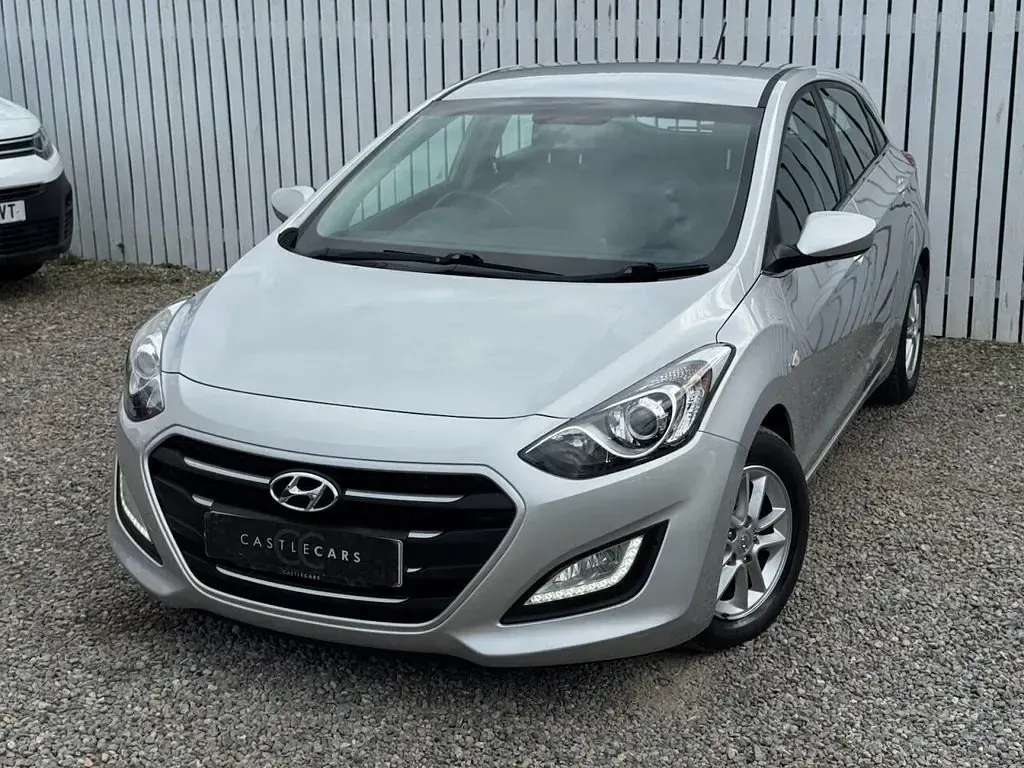 Used Hyundai i30 SE 110 HP (80 kW) 2016 Silver Hatchback