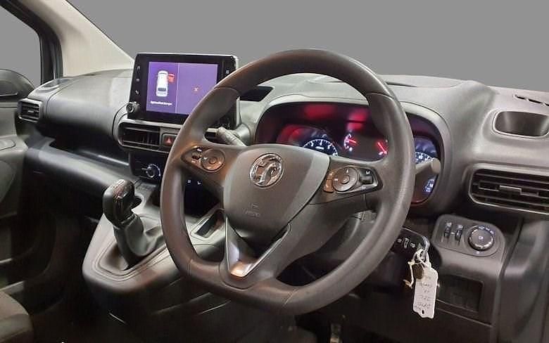 Used Vauxhall Combo Sportive 100 HP (73 kW) 2020 White MPV