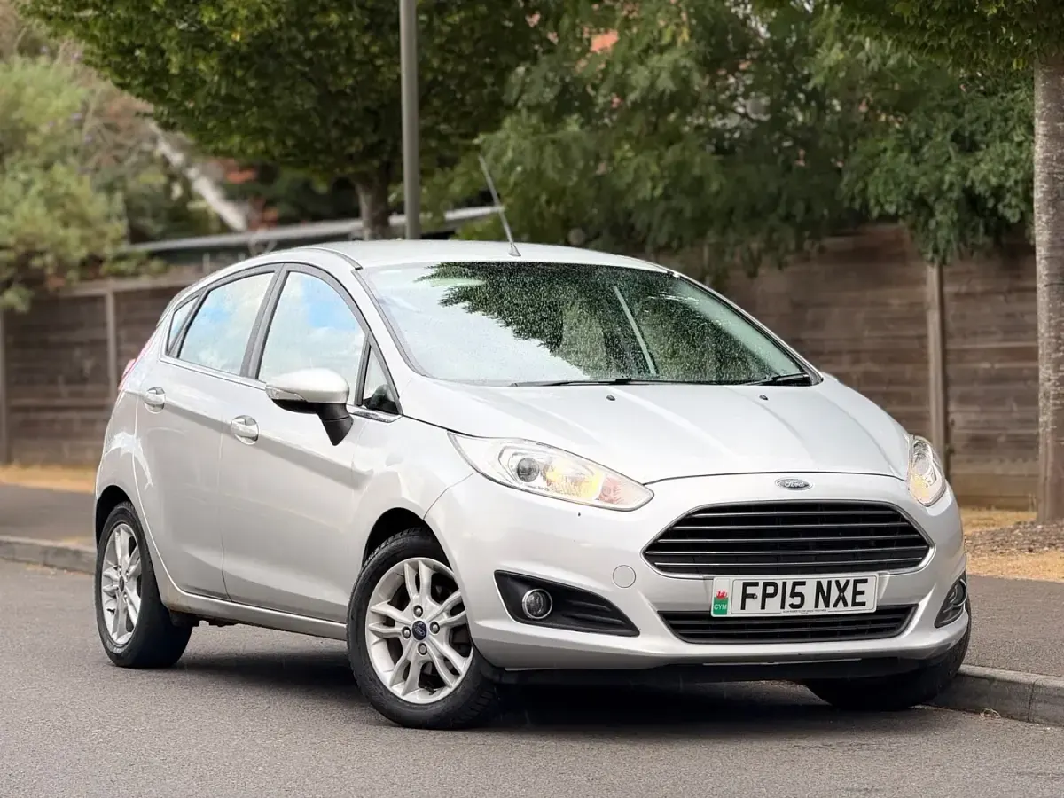 Used Ford Fiesta Zetec 82 HP (60 kW) 2015 Silver Hatchback