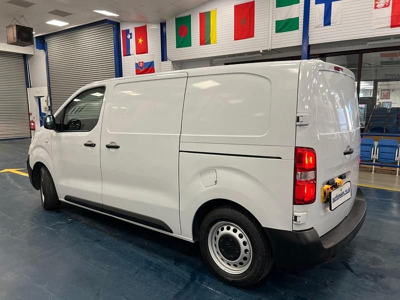 Used Citroën Dispatch 100 HP (73 kW) 2022 White MPV