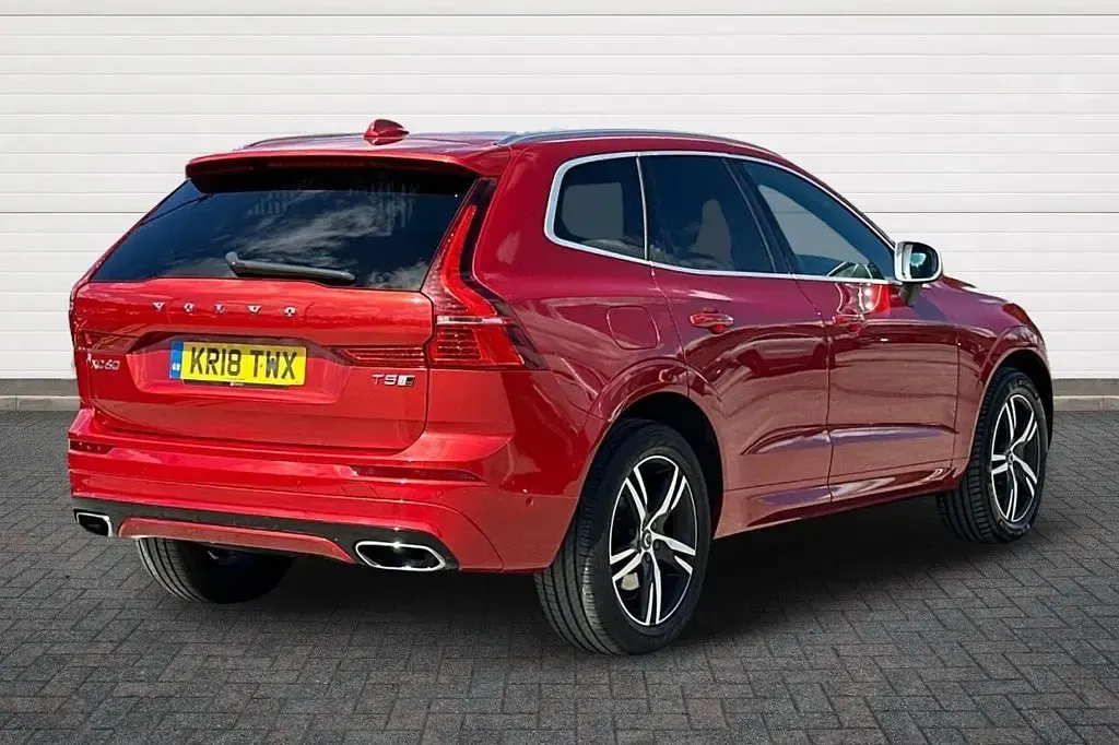 Used Volvo XC60 R-Design 250 HP (183 kW) 2018 Red SUV