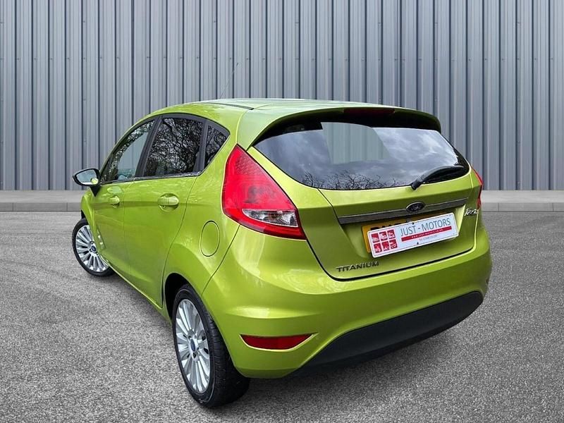 Used Ford Fiesta Titanium 2009 Green Hatchback