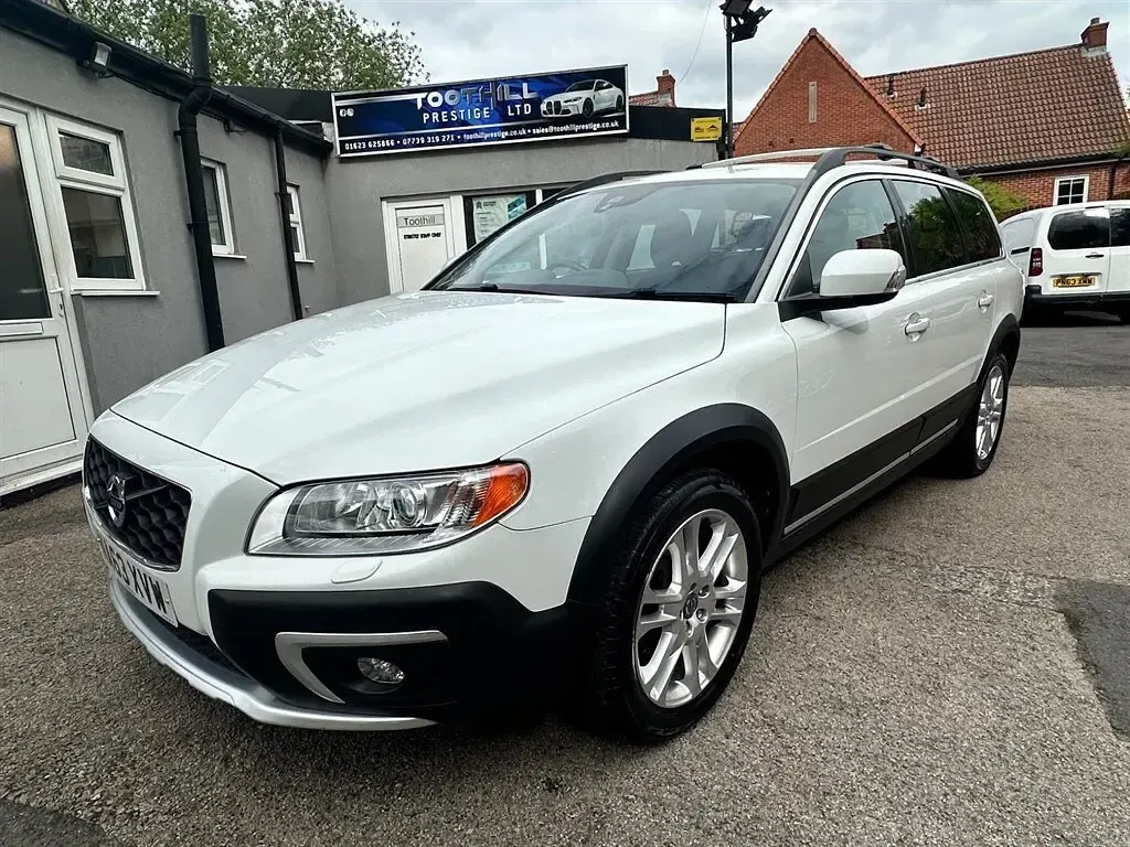 Used Volvo XC70 SE Lux 215 HP (158 kW) 2013 White Estate
