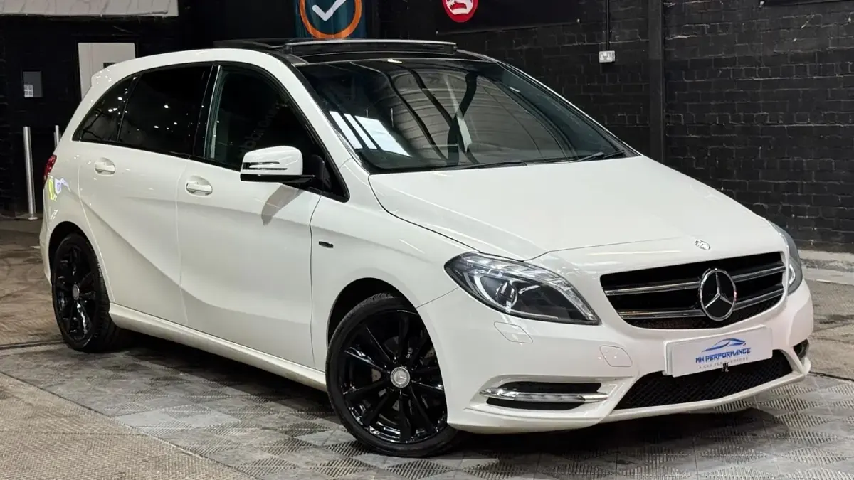 Used Mercedes B180 109 HP (80 kW) 2012 White Hatchback