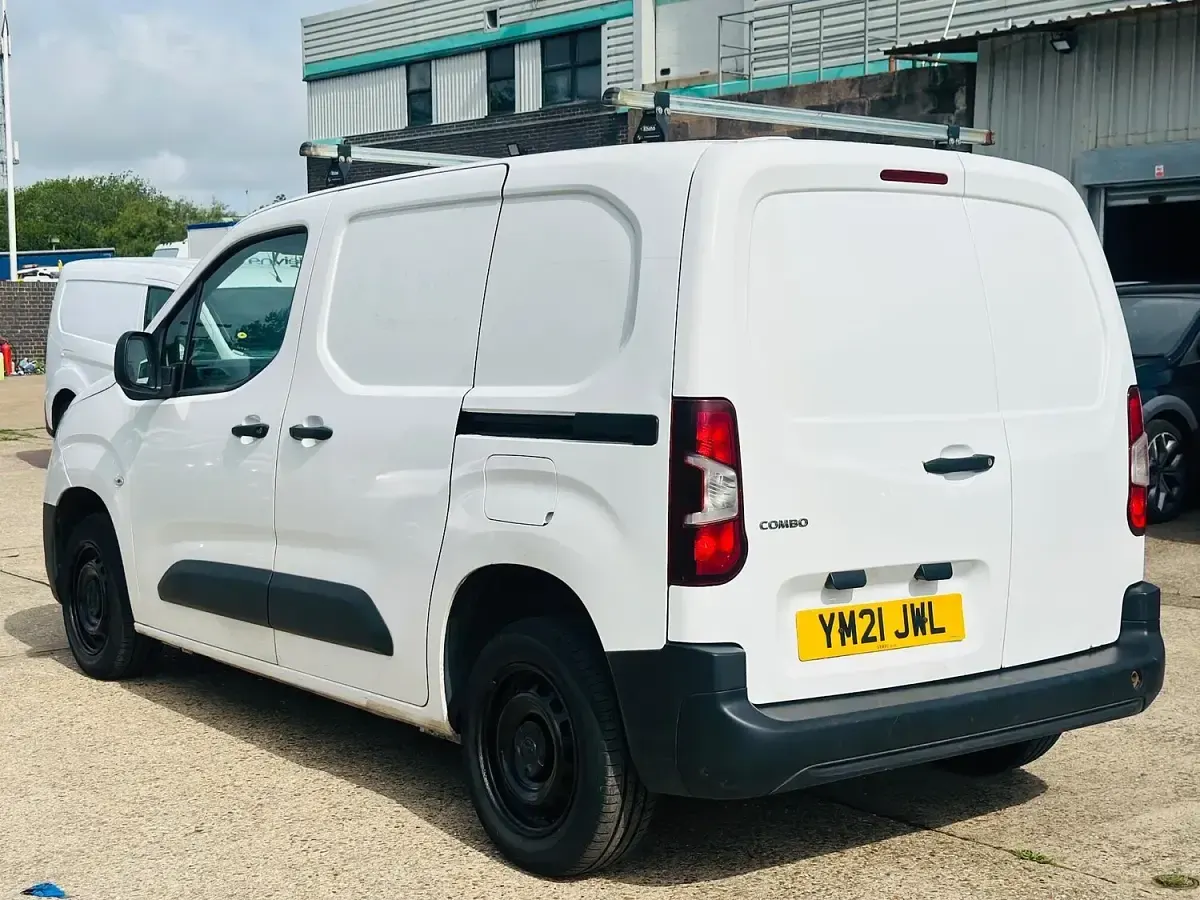 Used Vauxhall Combo Edition 75 HP (55 kW) 2021 White MPV