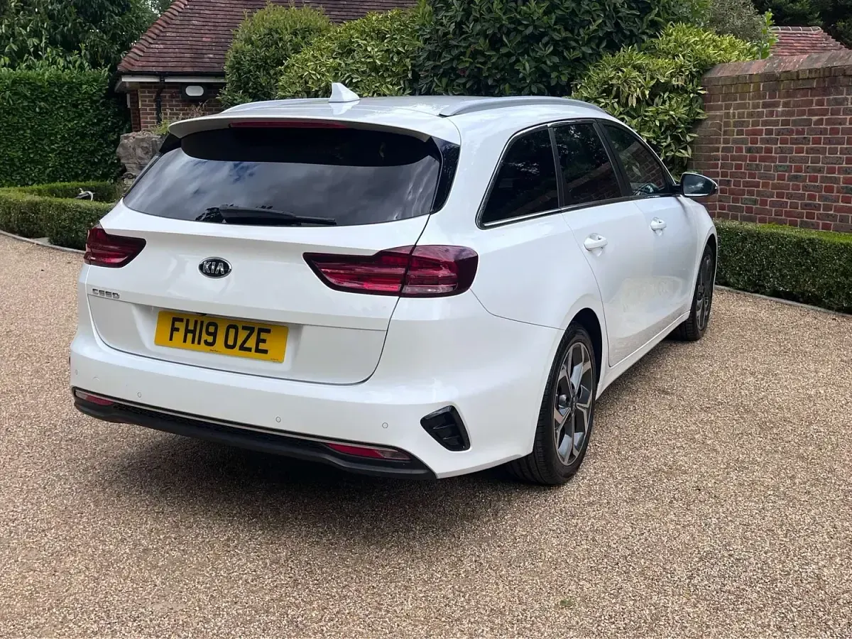 Used Kia Ceed 2019 White Hatchback