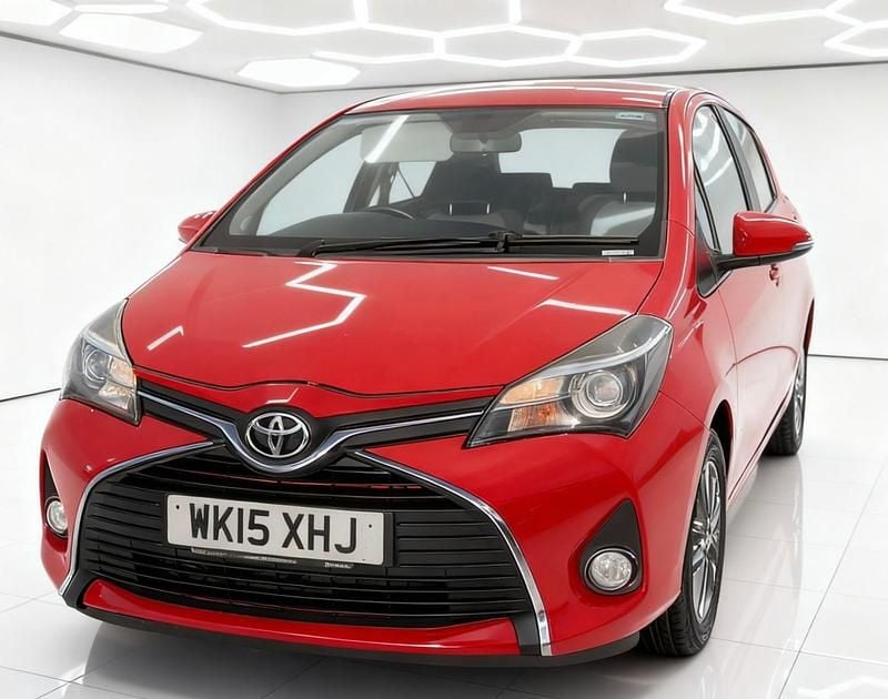 Used Toyota Yaris 90 HP (66 kW) 2015 Red Hatchback