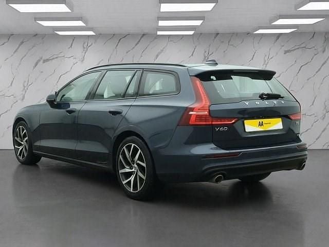 Used Volvo V60 Momentum 250 HP (183 kW) 2019 Blue Estate