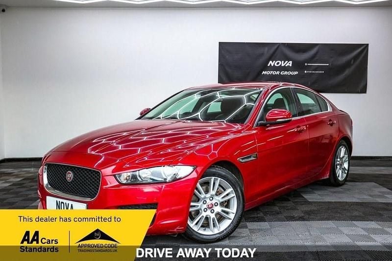 Used Jaguar XE Prestige 180 HP (132 kW) 2017 Red Sedan